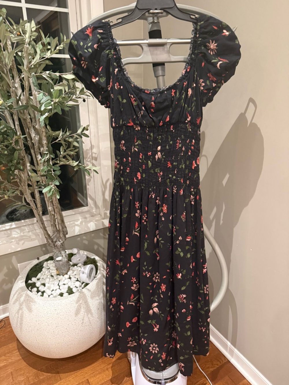 Reformation  Riva Shirred Midi Dress - Picture 3 of 7